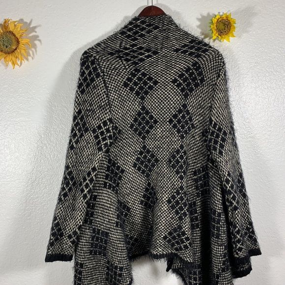 BCBGMAXAZARIA Soft Fuzzy Waterfall Ooen Sweater Pocket Cardigan Sz Small Women - Picture 9 of 12